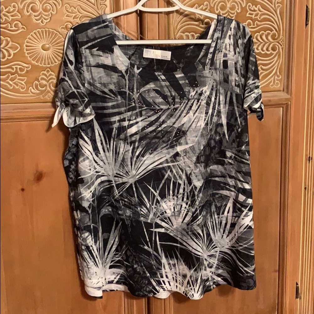 Blouse/Top - Picture 2 of 5